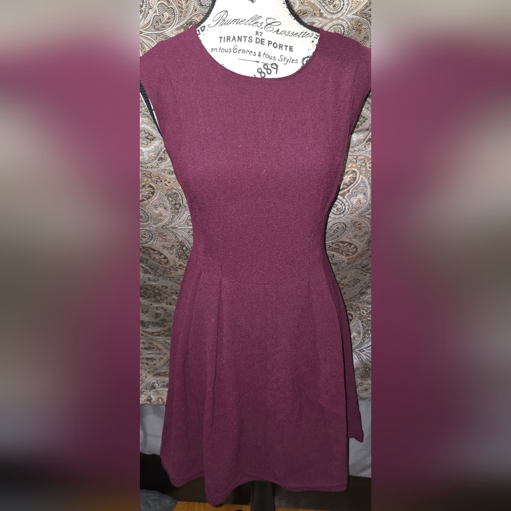 Womens S sleevless semi formal merlot dress .
